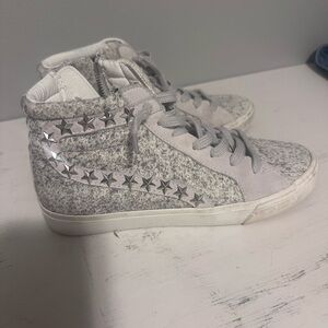 Stylish High-Top Sneakers - Gray